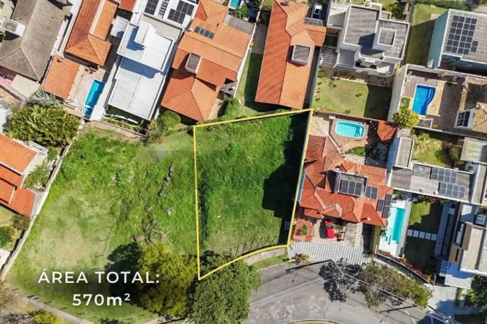 RE/MAX VENDE - ESPETACULAR TERRENO (570m²) - CONDOMÍNIO CAMINHOS DE SAN CONRADO SOUSAS -