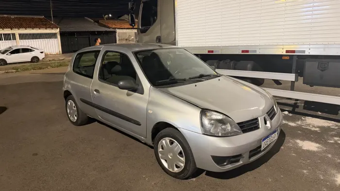 Renault Clio Hi-flex 1.0 16V 3P 2011
