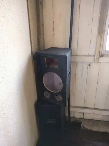 Caixa de som automotivo
