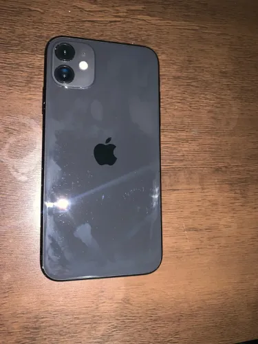 Vendo iPhone 11 com poucos detalhes .