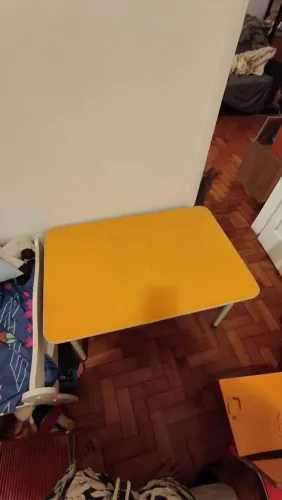 Mesinha infantil com 3 cadeiras