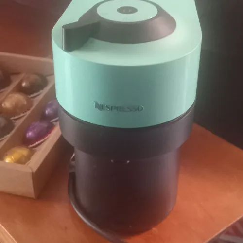 Cafeteira elétrica  ela é 220  quero 200 reais nela Numca Usada 