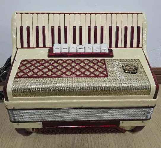 Acordeon Scandalli Série Ouro 120 baixos - Terça de voz