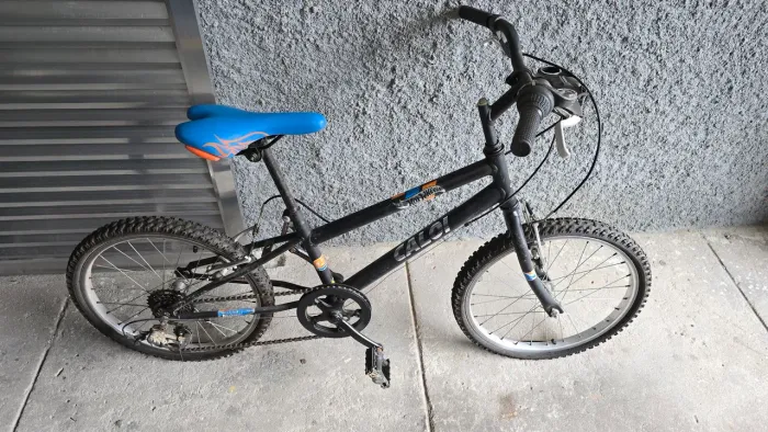 Bicicleta caloi hot wheels aro 20 infantil de 7 marchas