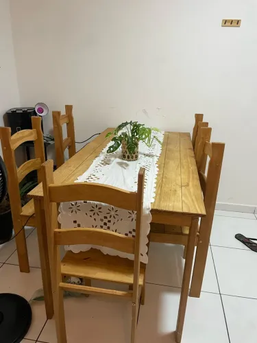 Mesa com 5 cadeiras