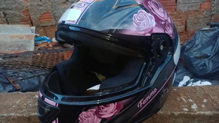 Vende capacete F3 feminino