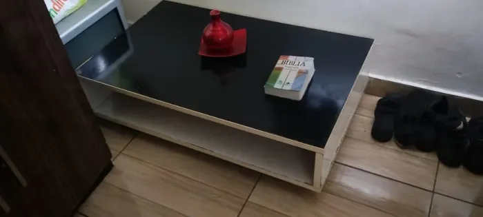 Mesa de centro com rodinhas