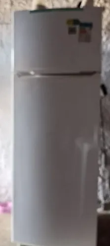 Vendo geladeira semi nova 