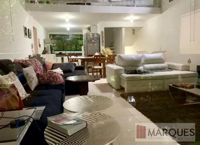 Casa de Condomínio na Praia do Una, 4 Dorms, 204m² à Venda
