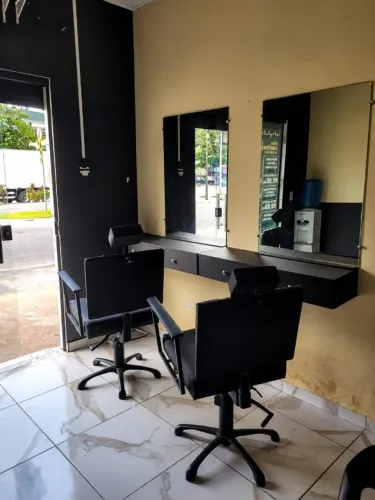 BARBEARIA / SALÃO MONTADO, COM DUAS CADEIRAS PROX AUGUSTO MONTENEGRO