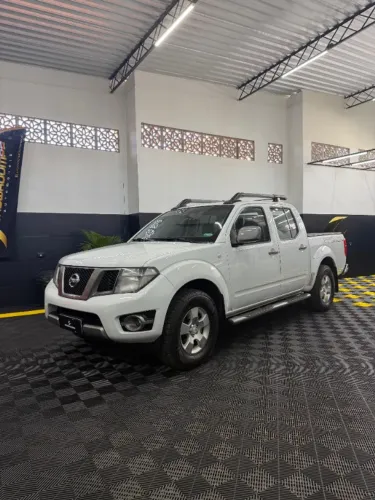 Nissan Frontier SV AT. CD 4X4 2.5 TB Dies. Aut. 2015