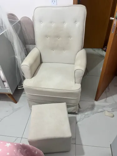 Poltrona amamentação + puff
