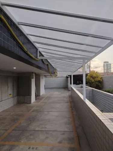 Cobertura em policarbonato com proteção Uv 100% nacional