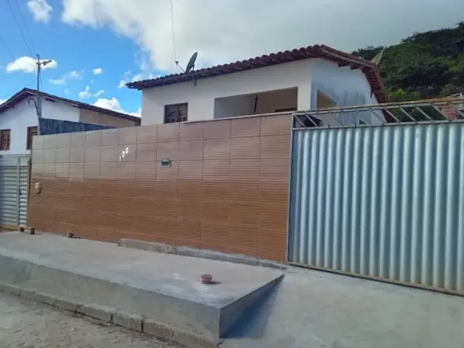 VENDE-SE ESTA CASA