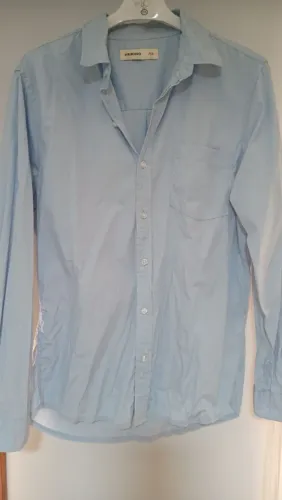 Camisa de botão Hering azul claro nova