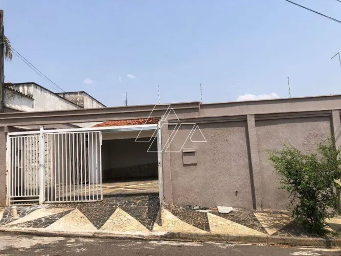 Casa para aluguel, 4 quartos, 1 suíte, Jardim Aeroporto - Marília/SP