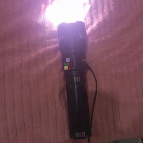 LANTERNA DE LED SUPER POTENTE.