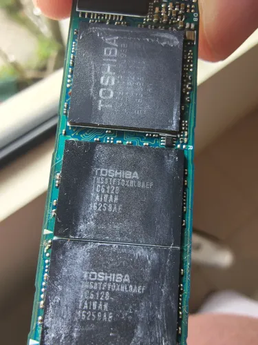 Toshiba nvme 256GB + HD 1TB toshiba p300