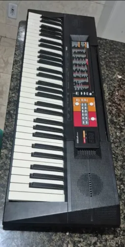 Teclado musical Yamaha PSR Series PSR-F51 61 teclas preto