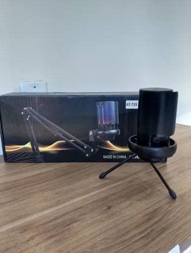 Microfone condensador RGB com suporte