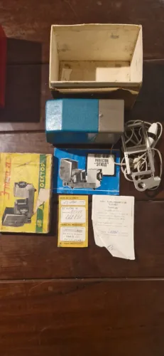 Projetor de Slides ETUDE - Fabricação Soviética - comprado em Paris 1973 - Colecionador