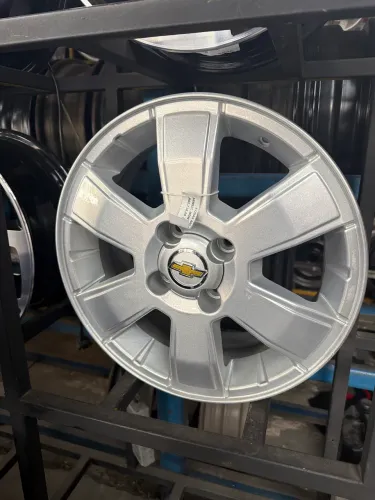 Roda aro 15 modelo Montana nova
