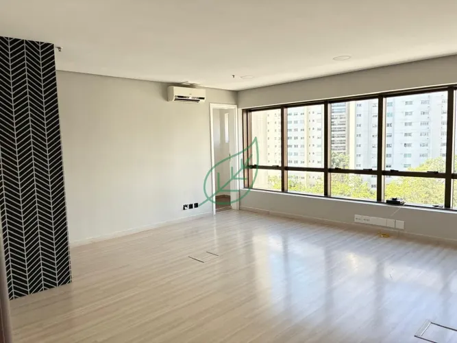 Conjunto comercial com 36m2, 1 vaga para locação no Morumbi.