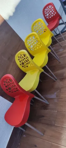 Cadeira de plástico 