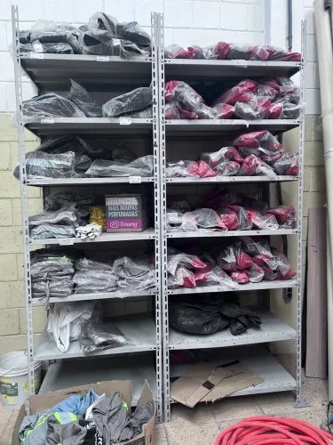 Estandes de aço reforçado