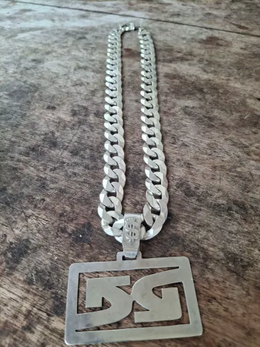 Corrente de prata 18 milímetros 284 grama e 22 grama 9 pingente 