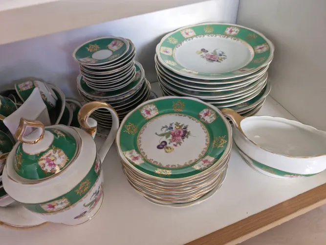 Aparelho de jantar completo de Porcelana Steatita Paraná 94 peças