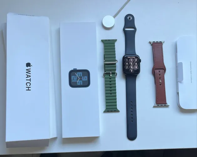 Apple Watch SE GPS (2da gen) - Caixa meia-noite de alumínio 44 mm