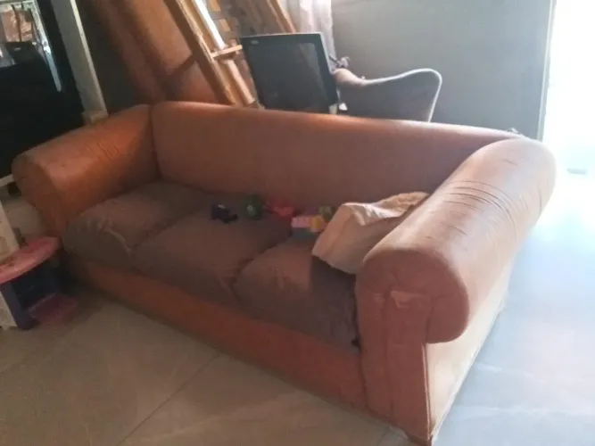 Vendo Jogo sofá 3 e 2 lugares + painel/rack