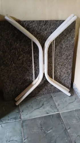 Mesa de mármore preto para 4 lugares sem as cadeiras,valor R$13013