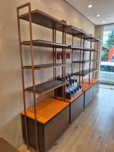 Vendo mobiliário novo para lojas. Módulos individuais ou completo.