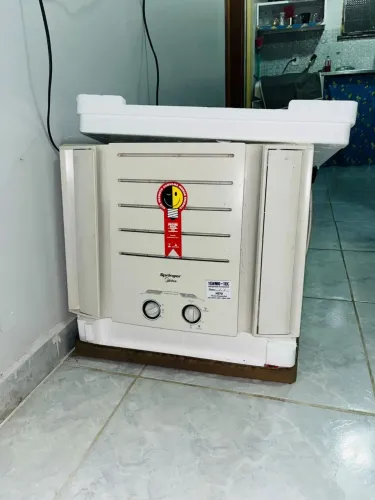 Vendo geladeira e ar condicionado