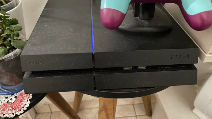 Vendo PS 4 em perfeito estado