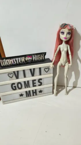 Monster High Rochelle básica g1