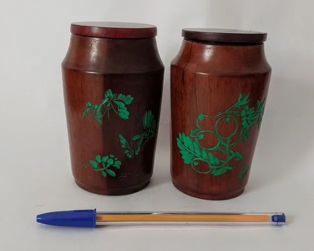 2 mini Potes tipo urna, em madeira Torneada com tampa,