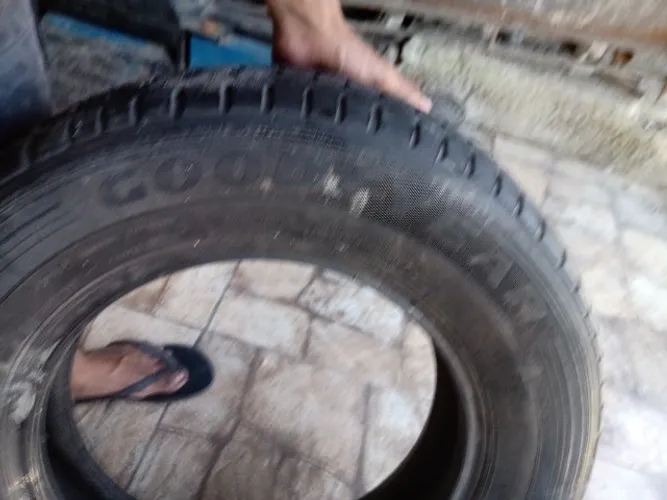 Pneu 195/75/16 Van, pequena vulcanização Goodyear seminovo