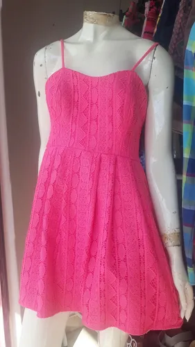 Vestido Pink de renda veste P e M 
