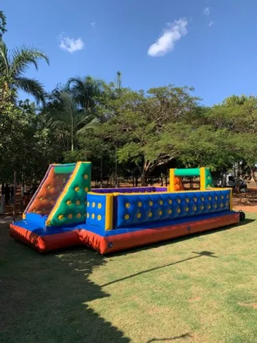 Aluguel de brinquedos infláveis futebol de sabão, touro mecânico, tobogã inflavel