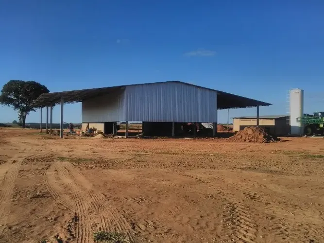 Galpões Pré-Moldados e Estruturas Metálicas. Concreto Pré-Fabricado