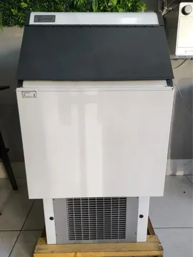 Maquina de Gelo 75A