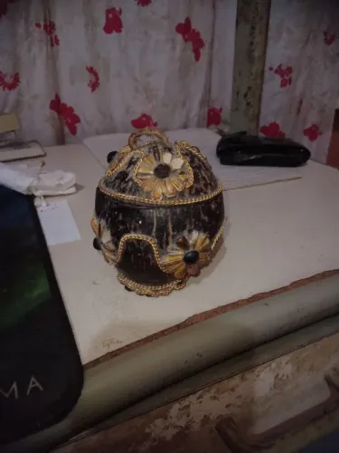 Antigo porta joia artesanal no formato de ovo farbegé