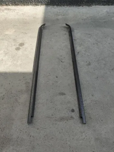 Protetor lateral caçamba Hilux 2016 2017 2018 2019 2020 2021