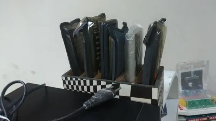 Controle remoto para Tvs, videos, som etc, vários, bom estado. E outros.