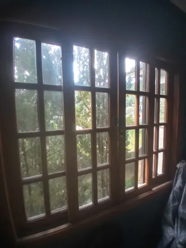 Janela de Madeira Itaúba com Design Clássico