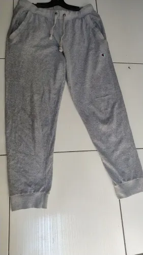Calça de e moletom Champion. Tam. G