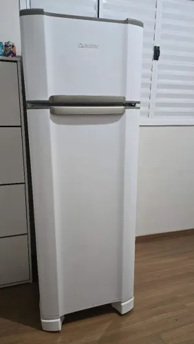 Geladeira 306L 110V -- Não entrego.